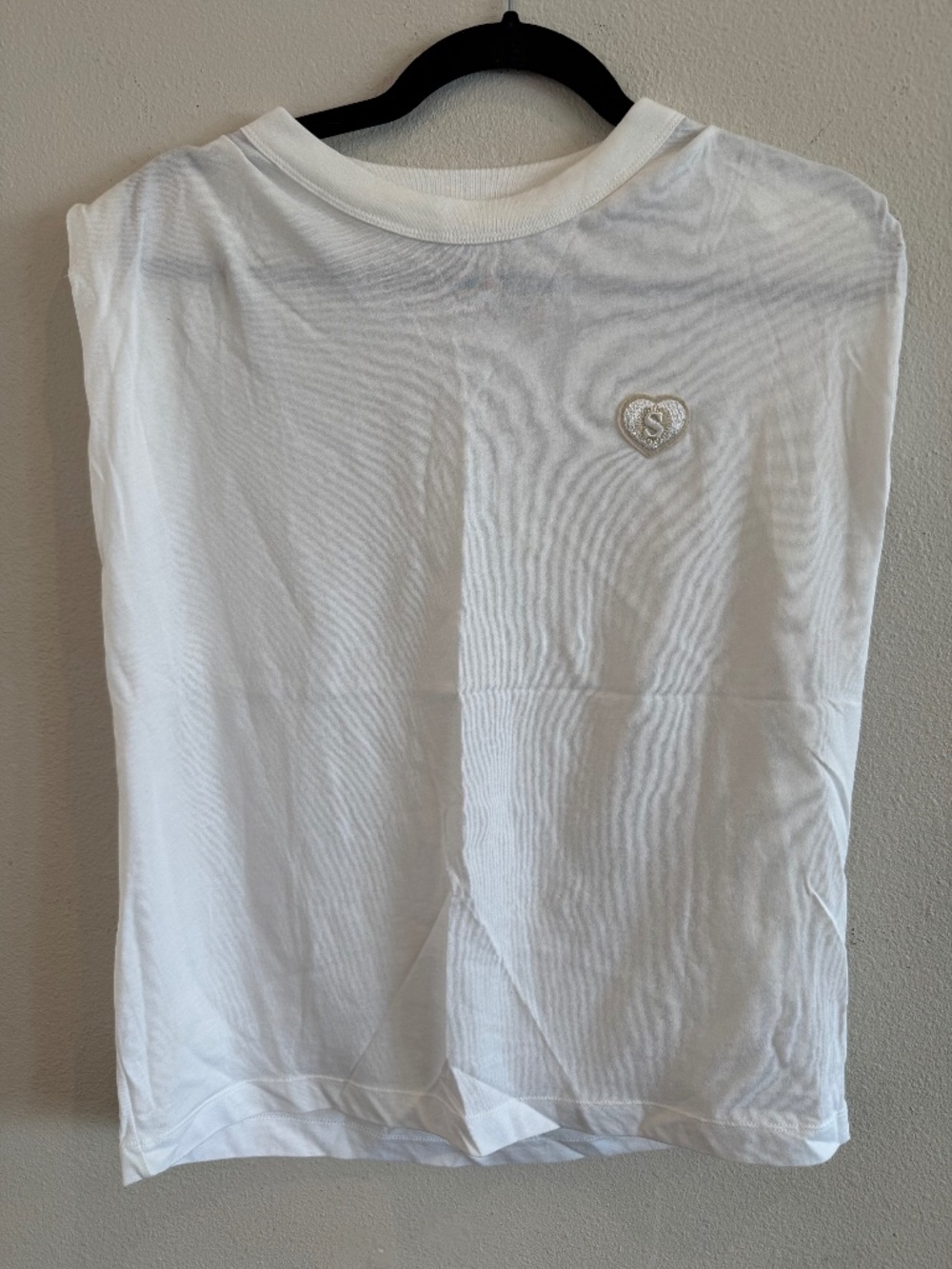 Sandro White Sleeveless T-Shirt with Embroidered Heart S Patch